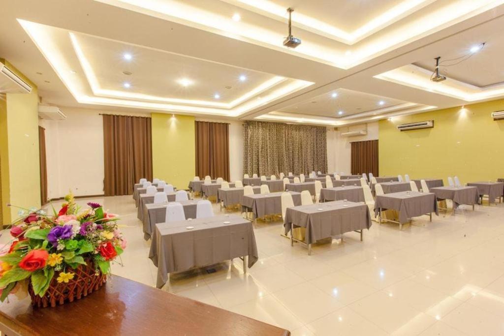 Varee Valley Resort And Restaurant Кхон Каен Екстериор снимка