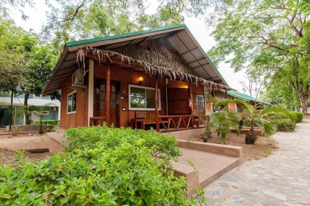 Varee Valley Resort And Restaurant Кхон Каен Екстериор снимка