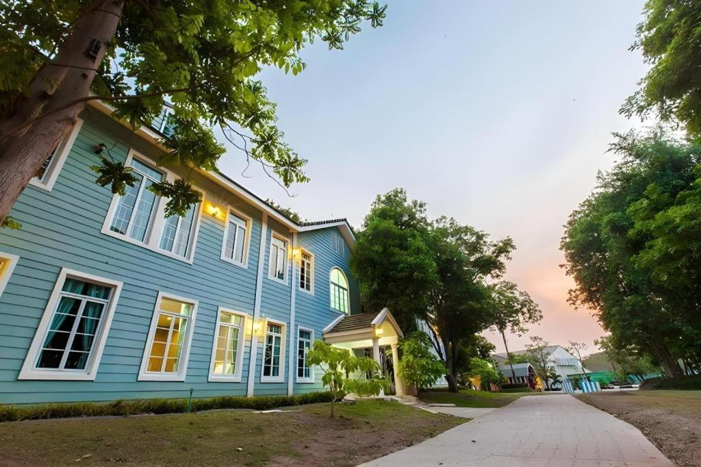 Varee Valley Resort And Restaurant Кхон Каен Екстериор снимка