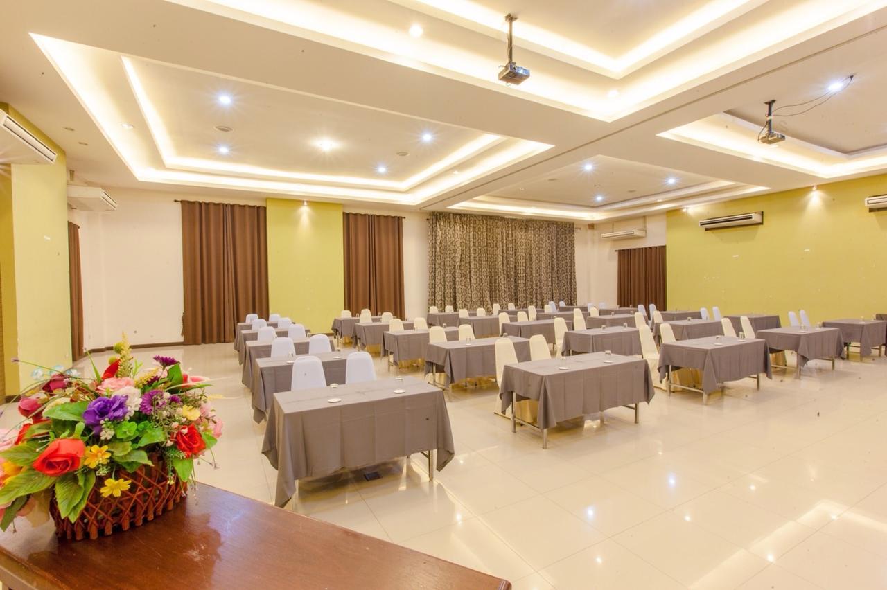Varee Valley Resort And Restaurant Кхон Каен Екстериор снимка